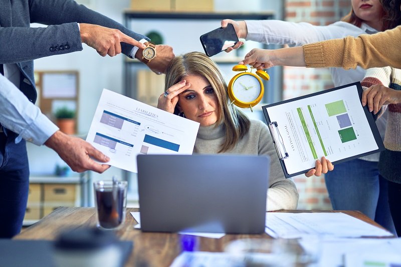Metas excessivas e os riscos à saúde mental no trabalho