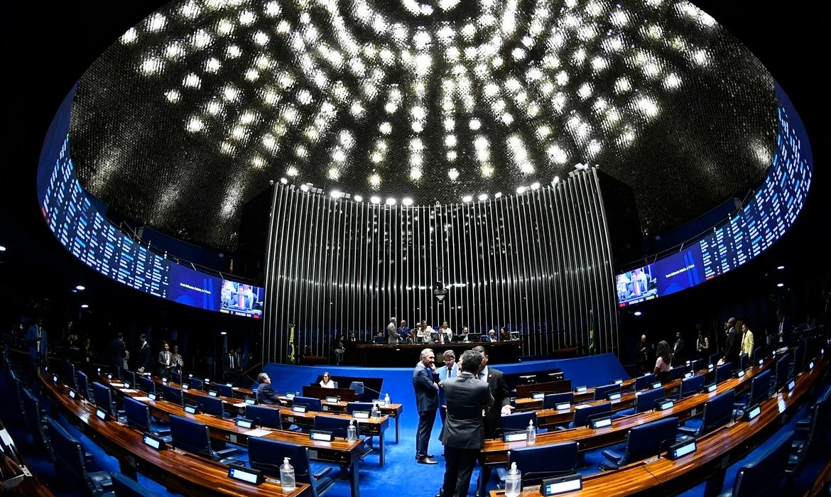 PEC da escala 6x1 volta à pauta com retorno do Congresso