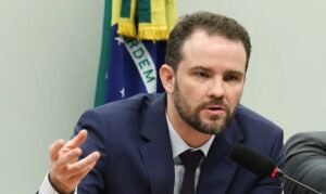 Durigan defende ajuste fiscal para conter dívida