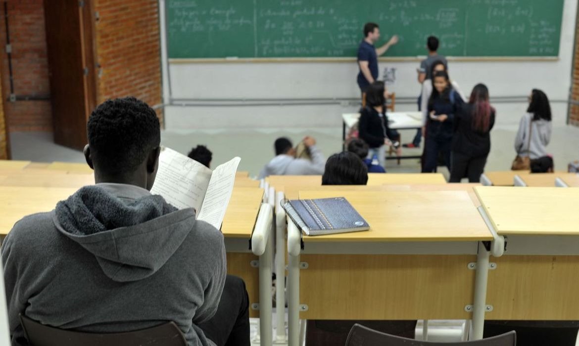 Lista de espera do Fies começa nesta sexta