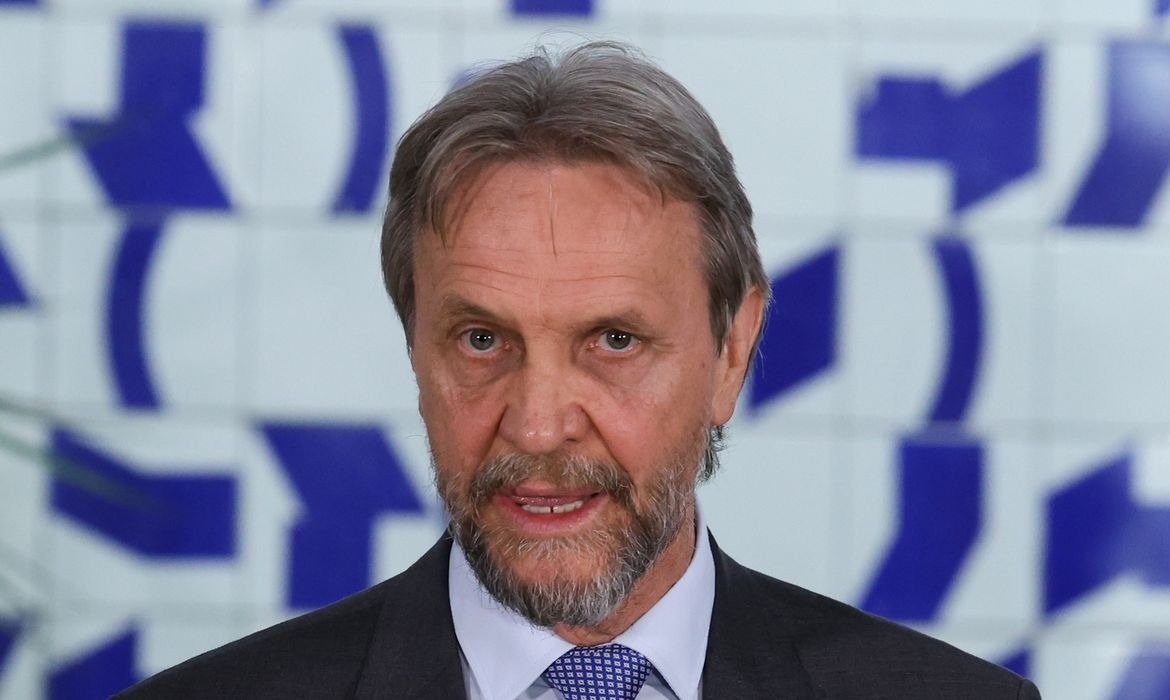 Pedro Uczai está consciente após sofrer AVC