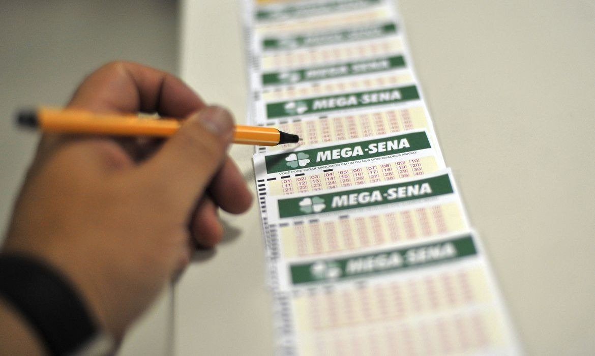 Mega-Sena de R$ 35 milhões movimenta apostadores