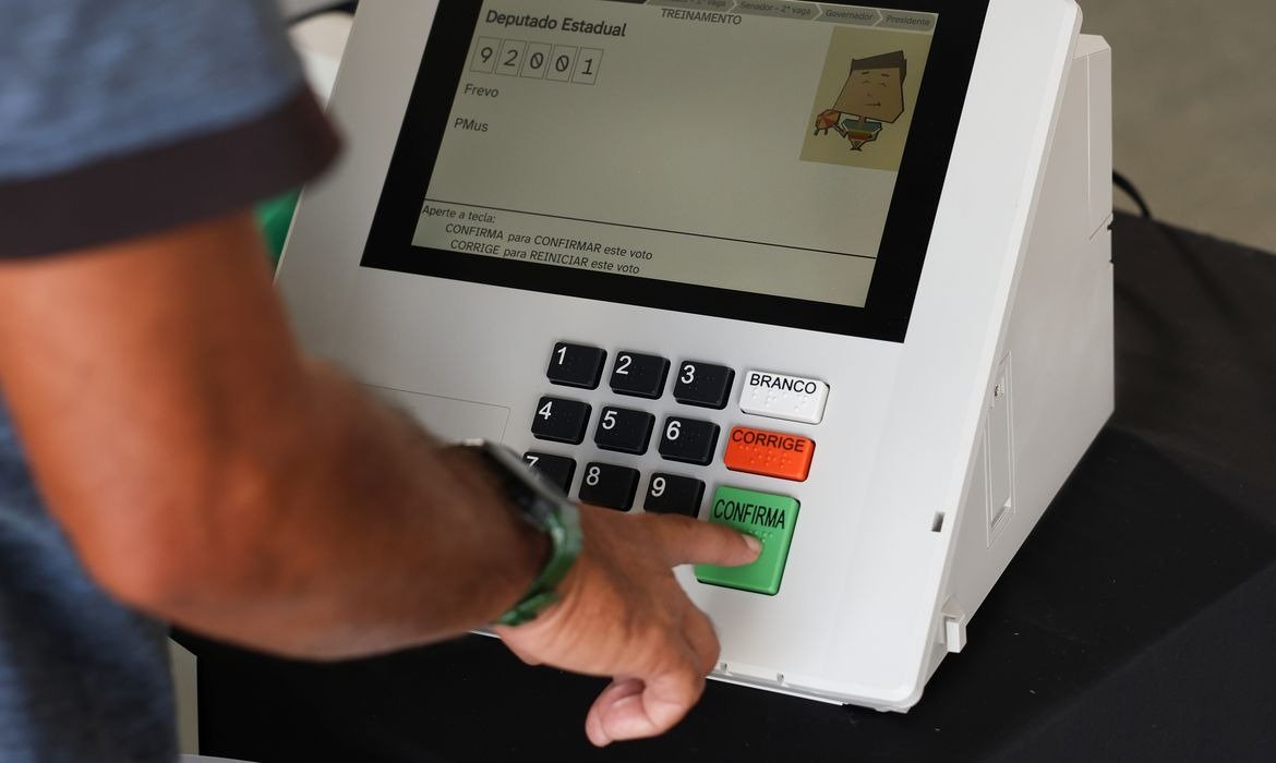Anúncios políticos entram no foco das eleições 2026