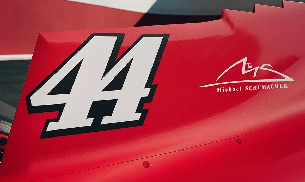 Vettel participa de homenagem a Schumacher