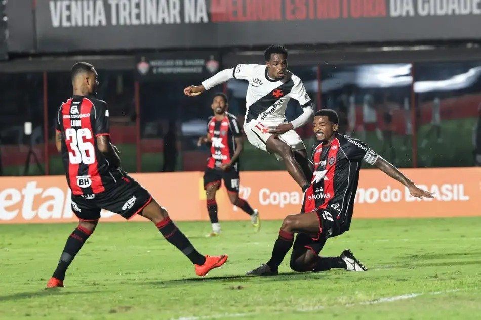 Vasco vence duas vezes e chega à semifinal