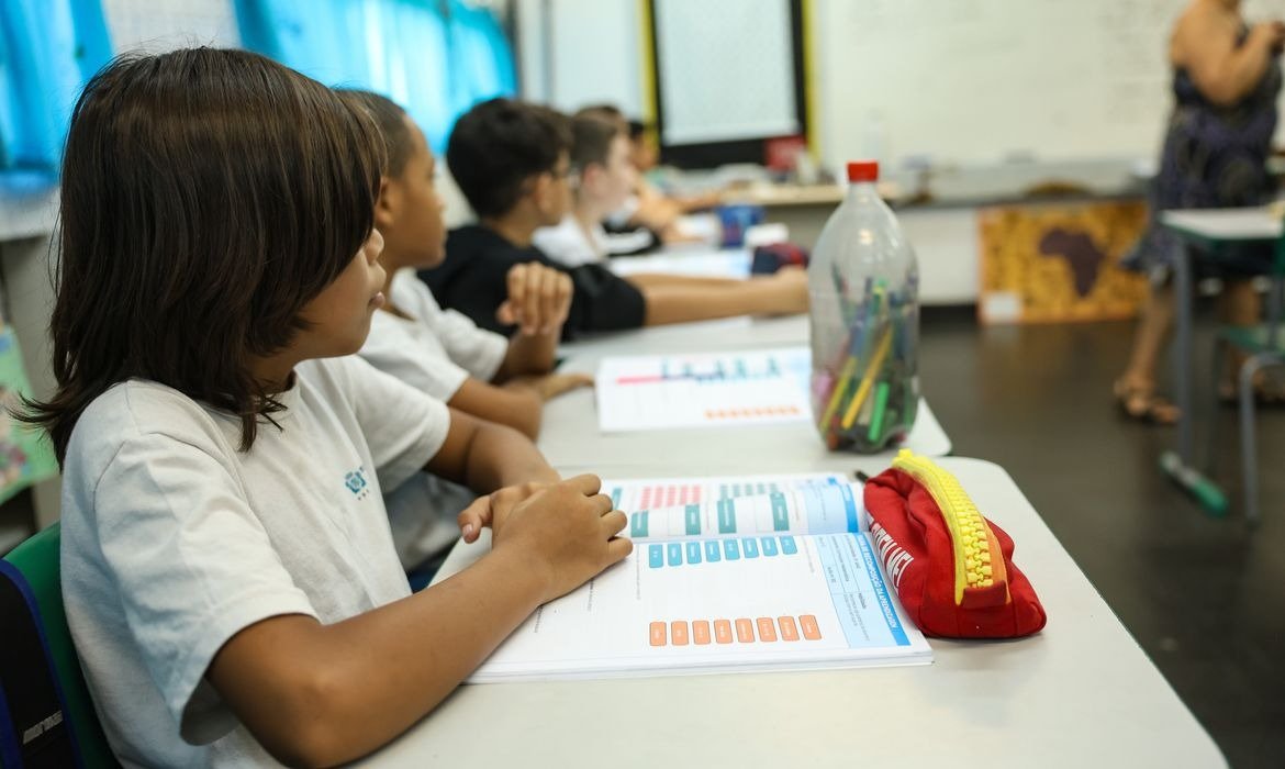 MEC amplia acesso à qualificação de docentes da rede pública