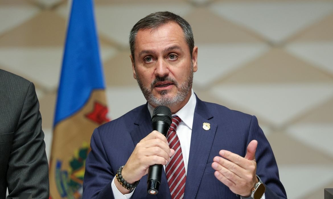 STF suspende relatórios de inteligência sobre Judiciário e AGU