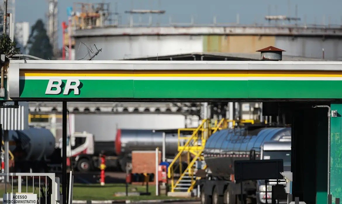 Subsídio de R$ 1 neutraliza aumento do diesel anunciado pela Petrobras