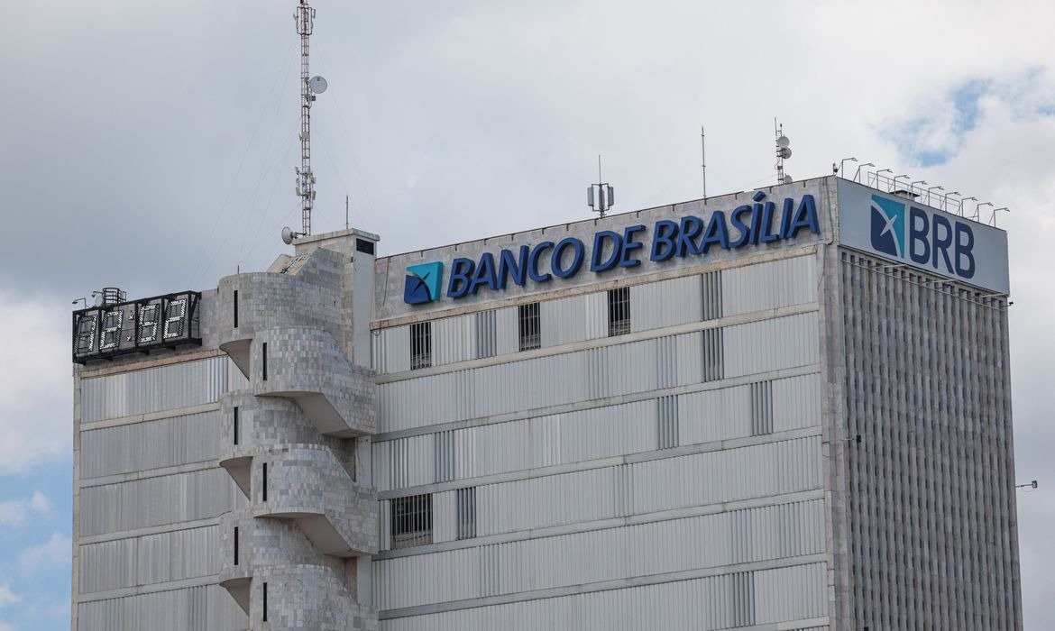Tribunal bloqueia bilhões de ex-dirigentes do BRB após Caso Master