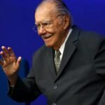Sarney deixa São Luís e continua tratamento em São Paulo