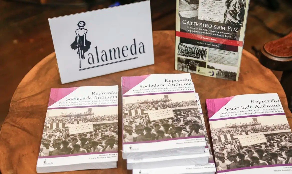 Livro aborda vigilância de trabalhadores durante ditadura